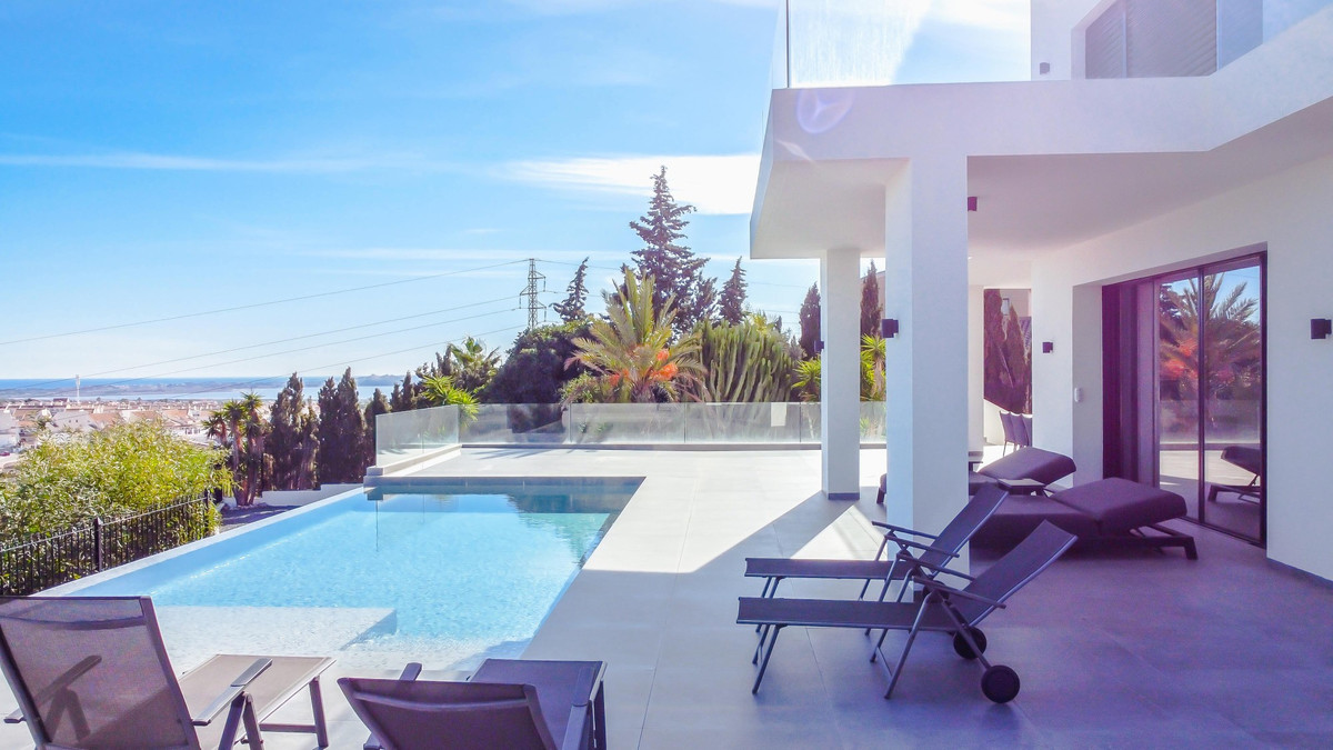 For sale - 6 Bedroom 5 Bathroom House - Detached Villa in Rojales - Ciudad Quesada  - Alicante