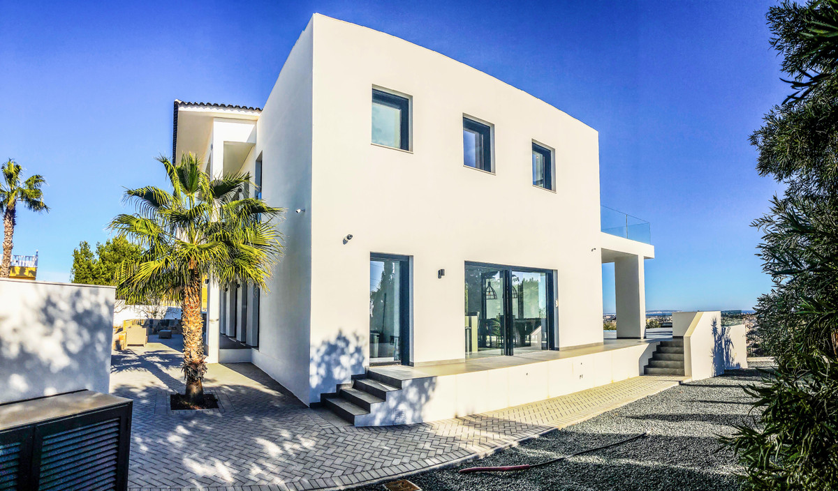 For sale - 6 Bedroom 5 Bathroom House - Detached Villa in Rojales - Ciudad Quesada  - Alicante