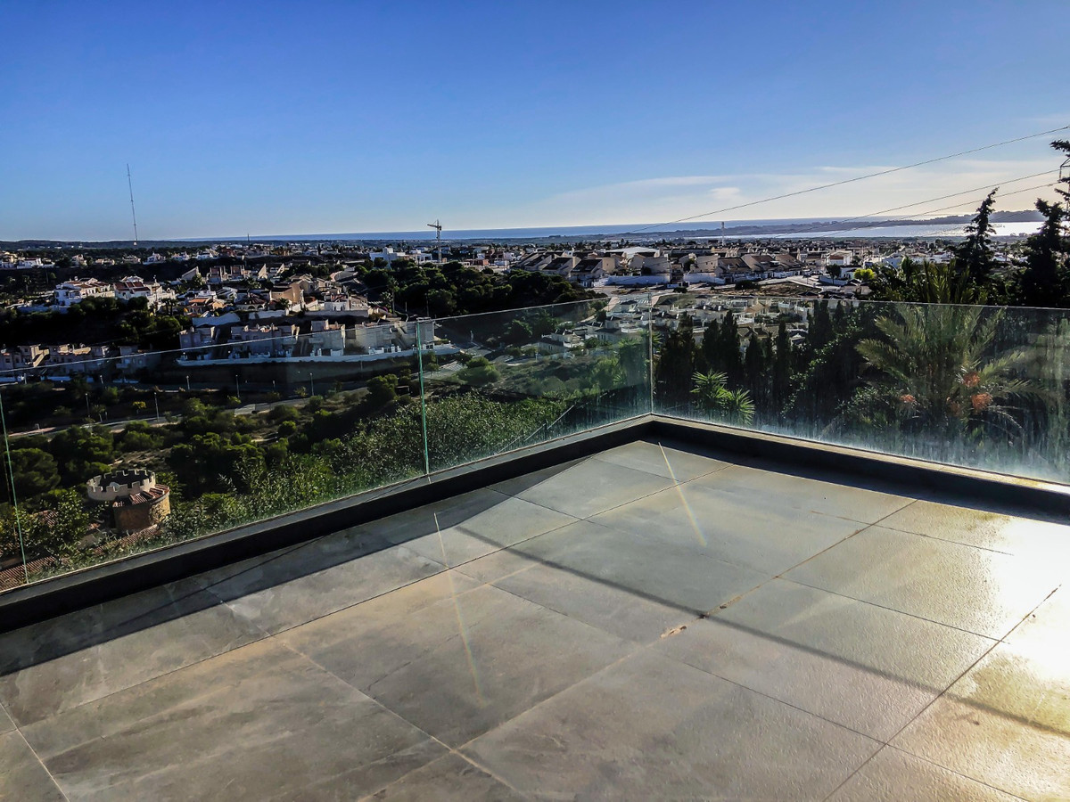 For sale - 6 Bedroom 5 Bathroom House - Detached Villa in Rojales - Ciudad Quesada  - Alicante