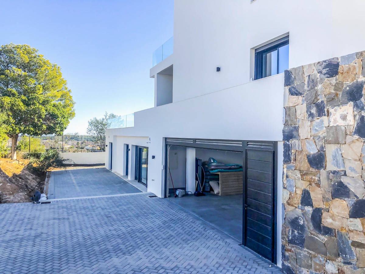 For sale - 6 Bedroom 5 Bathroom House - Detached Villa in Rojales - Ciudad Quesada  - Alicante