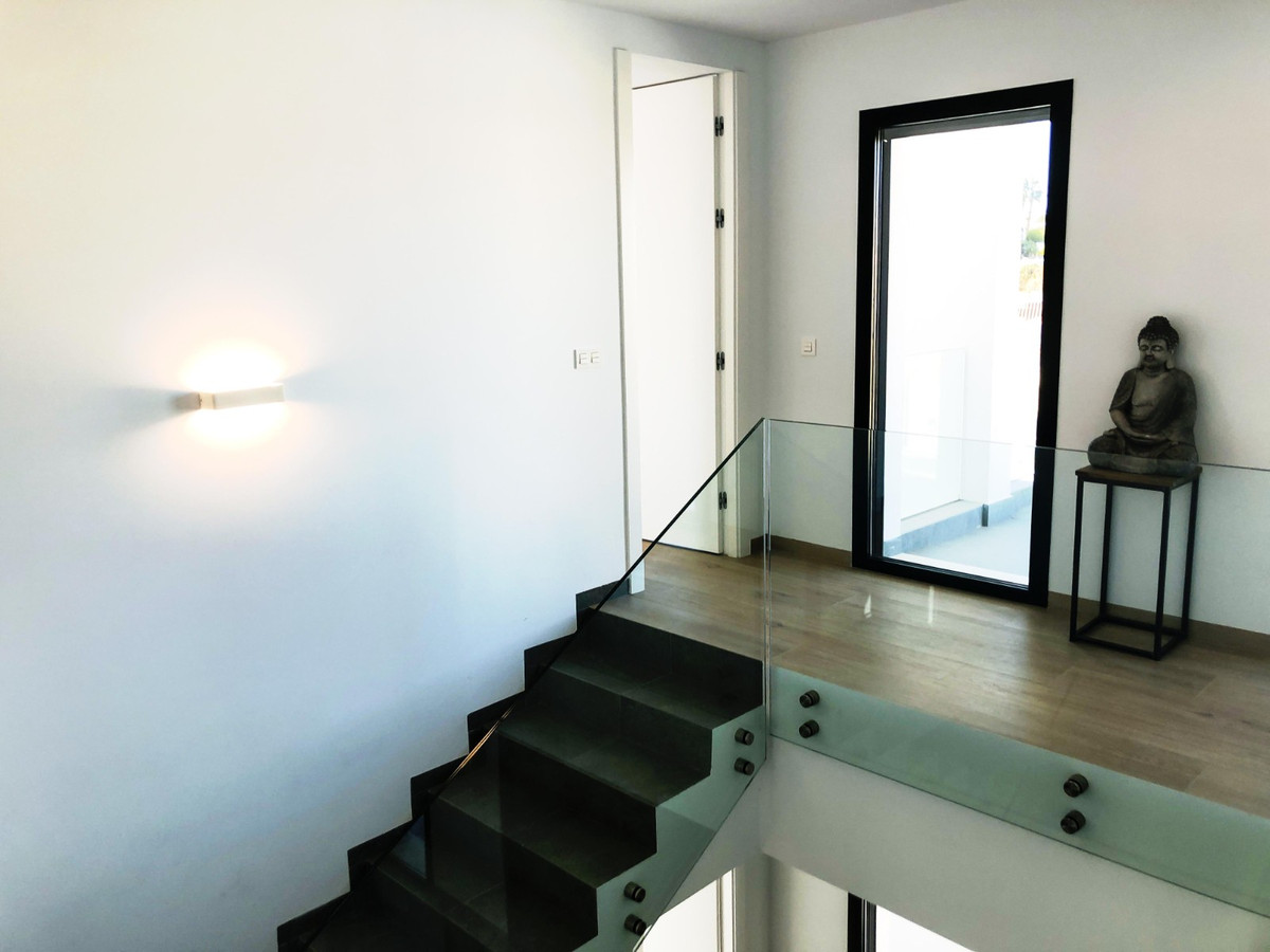 For sale - 6 Bedroom 5 Bathroom House - Detached Villa in Rojales - Ciudad Quesada  - Alicante