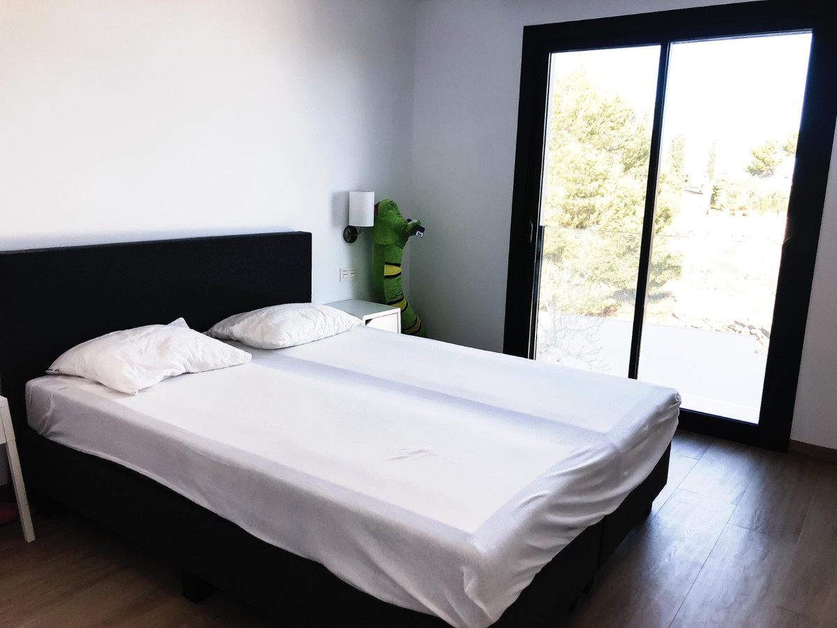 For sale - 6 Bedroom 5 Bathroom House - Detached Villa in Rojales - Ciudad Quesada  - Alicante