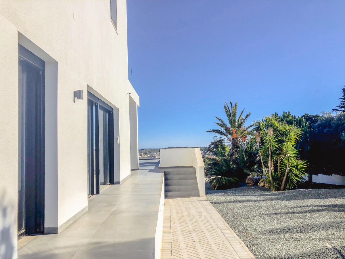 For sale - 6 Bedroom 5 Bathroom House - Detached Villa in Rojales - Ciudad Quesada  - Alicante