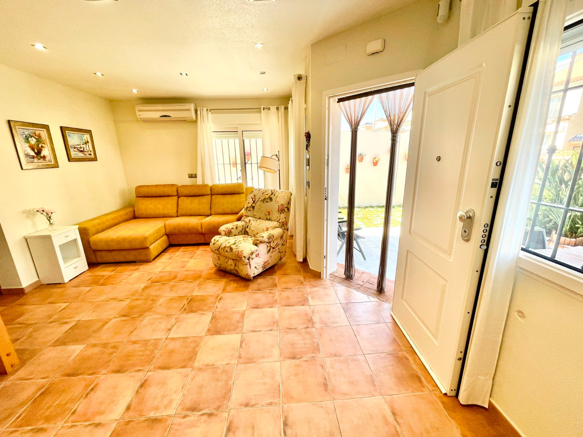 For sale - 4 Bedroom 3 Bathroom House - Townhouse in Pilar de la Horadada - Torre de la Horadada  - Alicante
