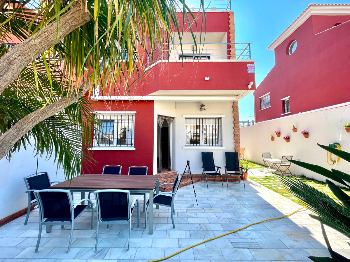 For sale - 4 Bedroom 3 Bathroom House - Townhouse in Pilar de la Horadada - Torre de la Horadada  - Alicante