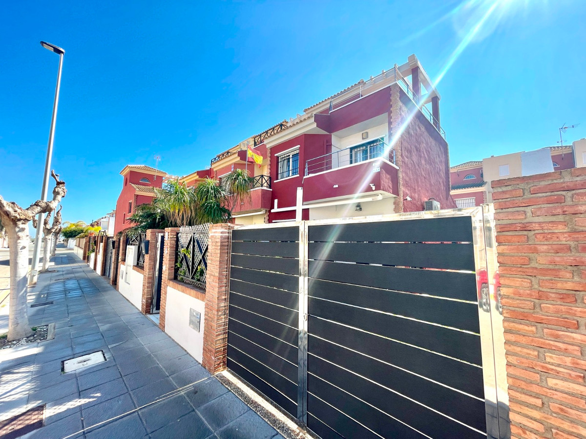 For sale - 4 Bedroom 3 Bathroom House - Townhouse in Pilar de la Horadada - Torre de la Horadada  - Alicante