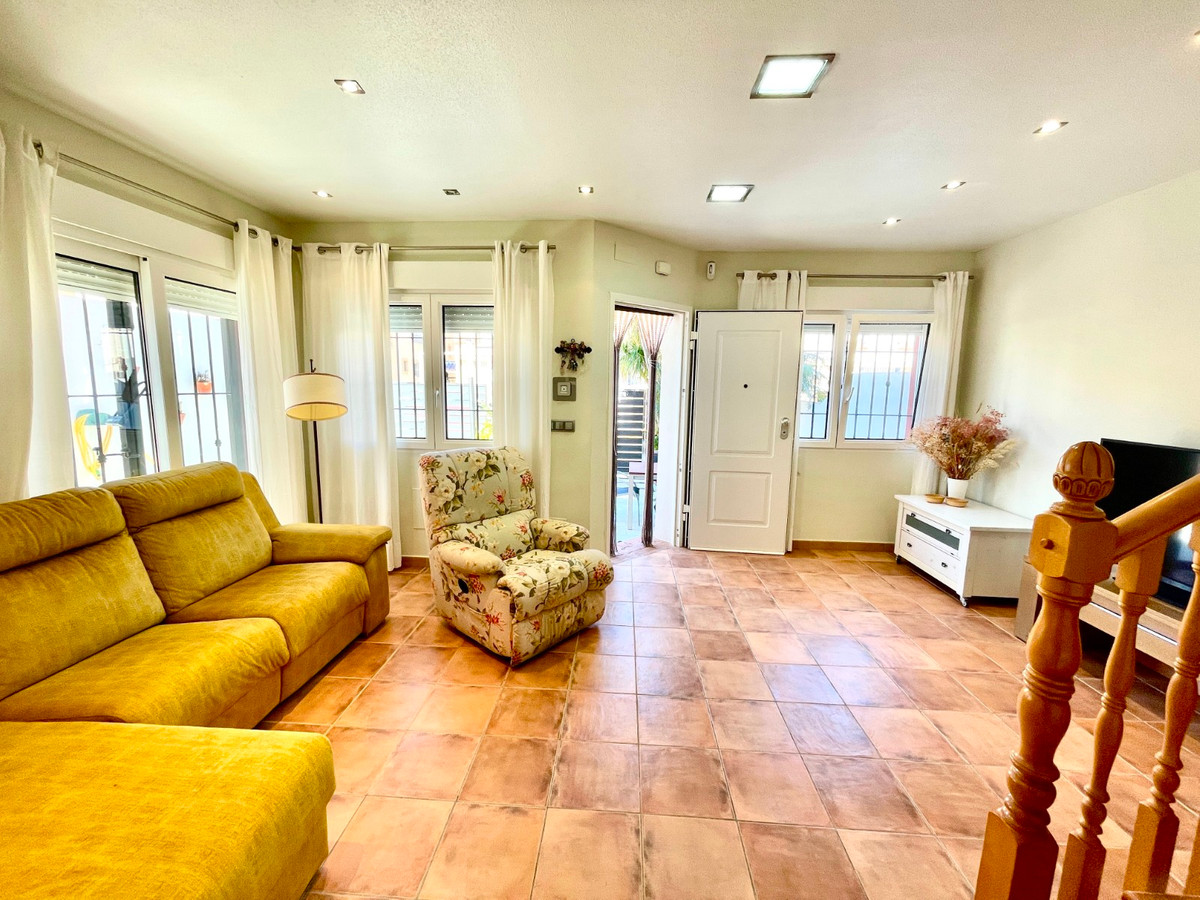 For sale - 4 Bedroom 3 Bathroom House - Townhouse in Pilar de la Horadada - Torre de la Horadada  - Alicante