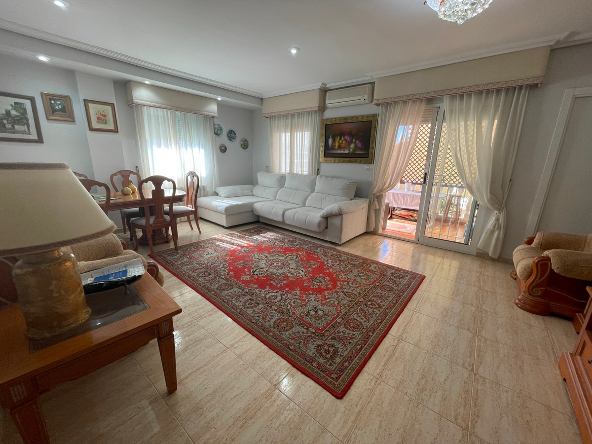For sale - 4 Bedroom 3 Bathroom House - Detached Villa in Guardamar del Segura - Guardamar del Segura Centro  - Alicante