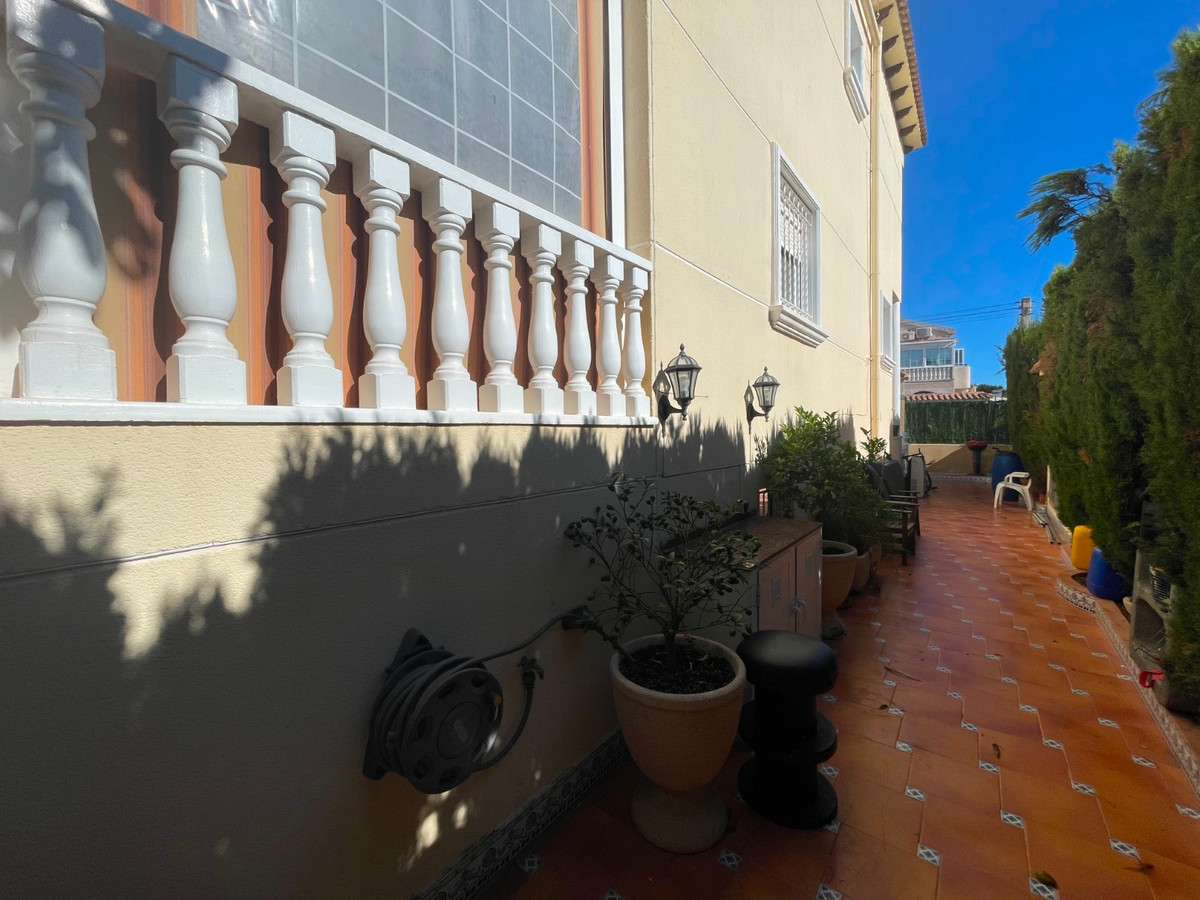 For sale - 4 Bedroom 3 Bathroom House - Detached Villa in Guardamar del Segura - Guardamar del Segura Centro  - Alicante