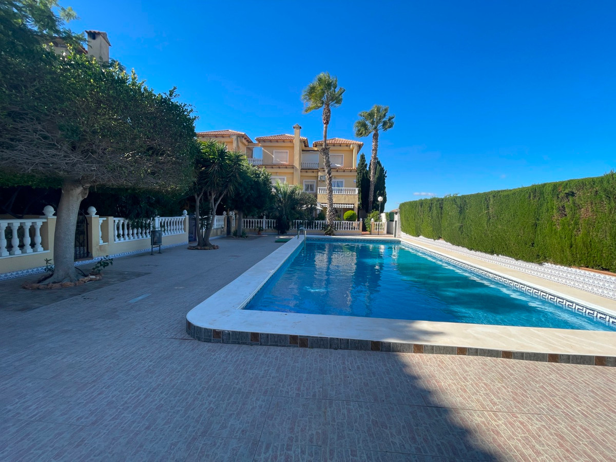 For sale - 4 Bedroom 3 Bathroom House - Detached Villa in Guardamar del Segura - Guardamar del Segura Centro  - Alicante