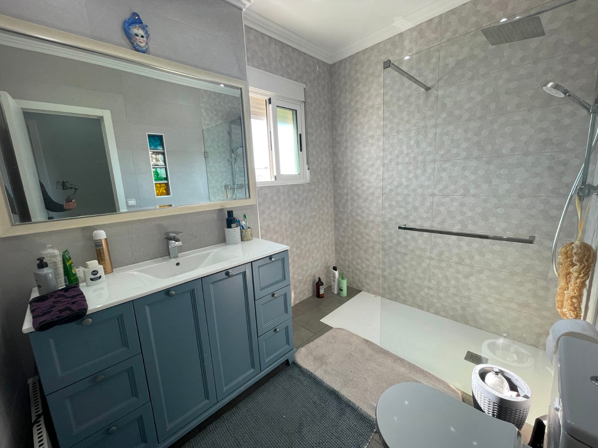 For sale - 4 Bedroom 3 Bathroom House - Detached Villa in Guardamar del Segura - Guardamar del Segura Centro  - Alicante