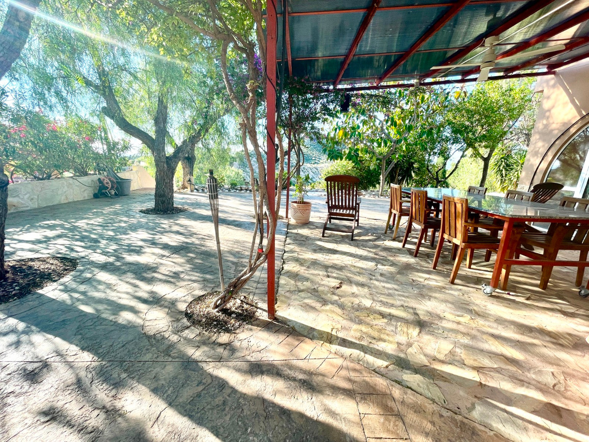 For sale - 5 Bedroom 4 Bathroom Finca in Crevillente  - Crevillente - Crevillent Centro  - Alicante