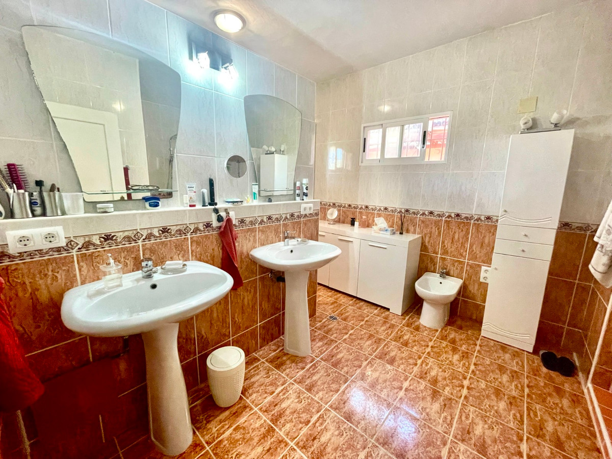 For sale - 5 Bedroom 4 Bathroom Finca in Crevillente  - Crevillente - Crevillent Centro  - Alicante