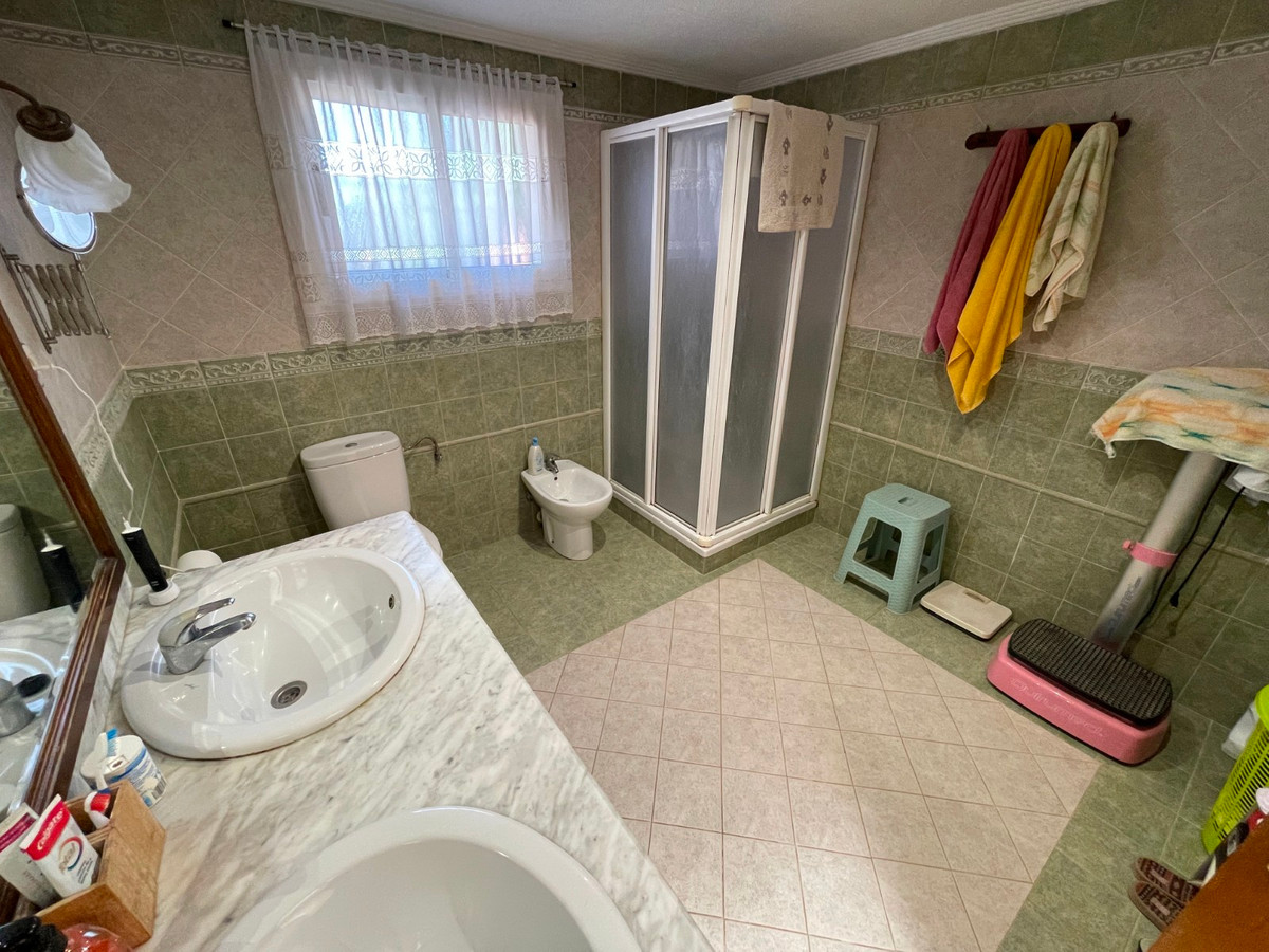 For sale - 4 Bedroom 2 Bathroom House - Detached Villa in Crevillente - Crevillent - Crevillente - Crevillent Centro  - Alicante