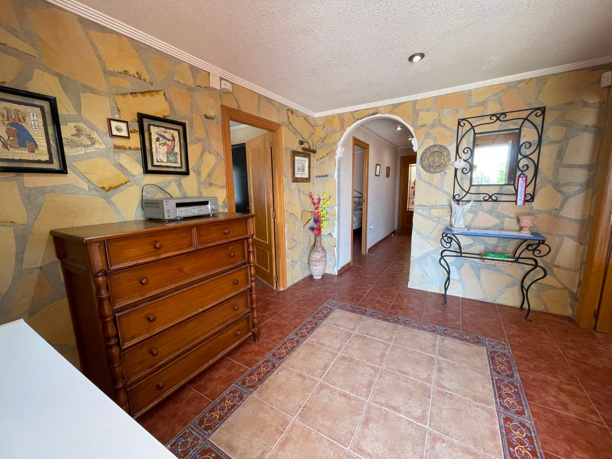 For sale - 4 Bedroom 2 Bathroom House - Detached Villa in Crevillente - Crevillent - Crevillente - Crevillent Centro  - Alicante