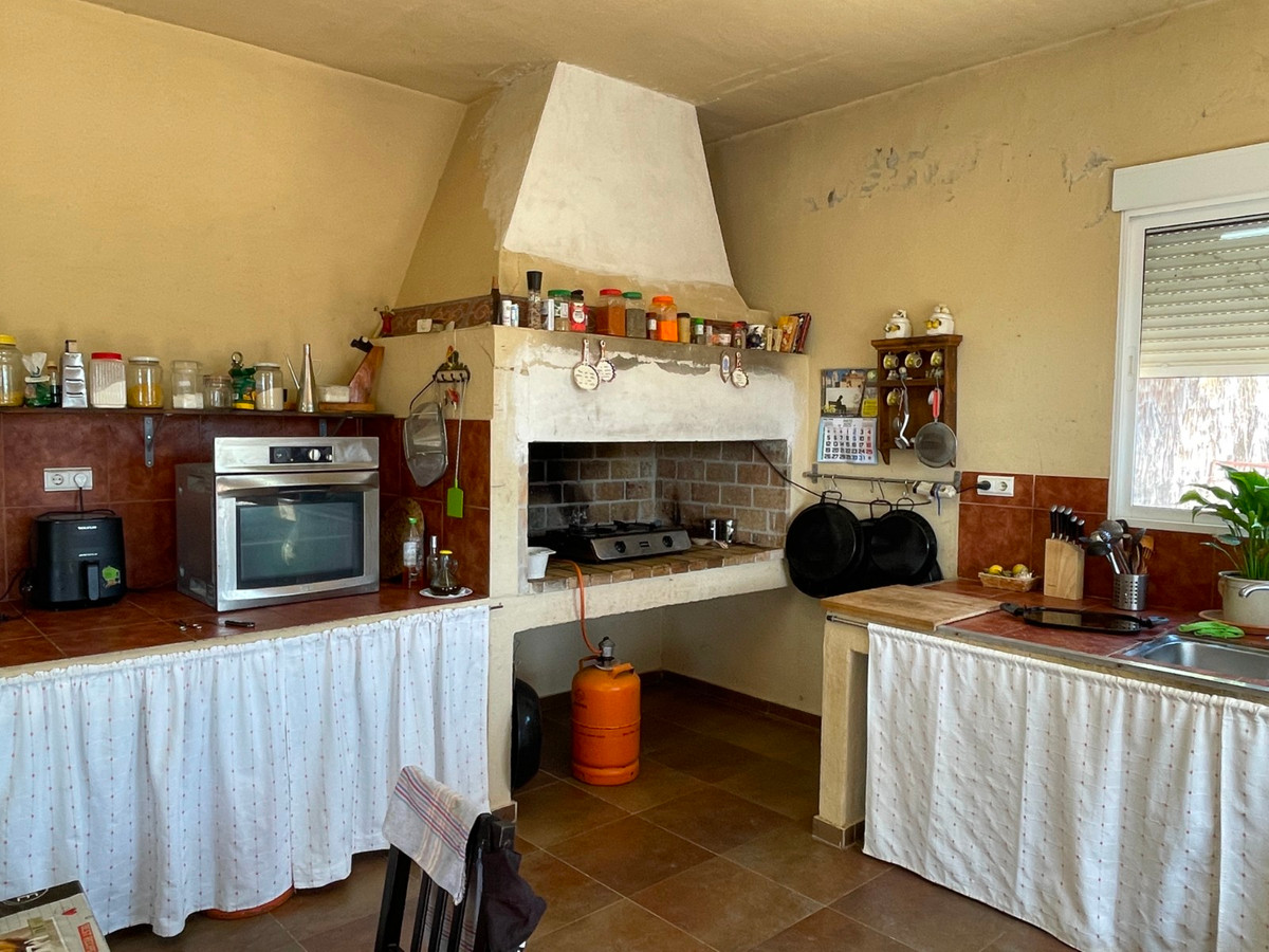 For sale - 4 Bedroom 2 Bathroom House - Detached Villa in Crevillente - Crevillent - Crevillente - Crevillent Centro  - Alicante