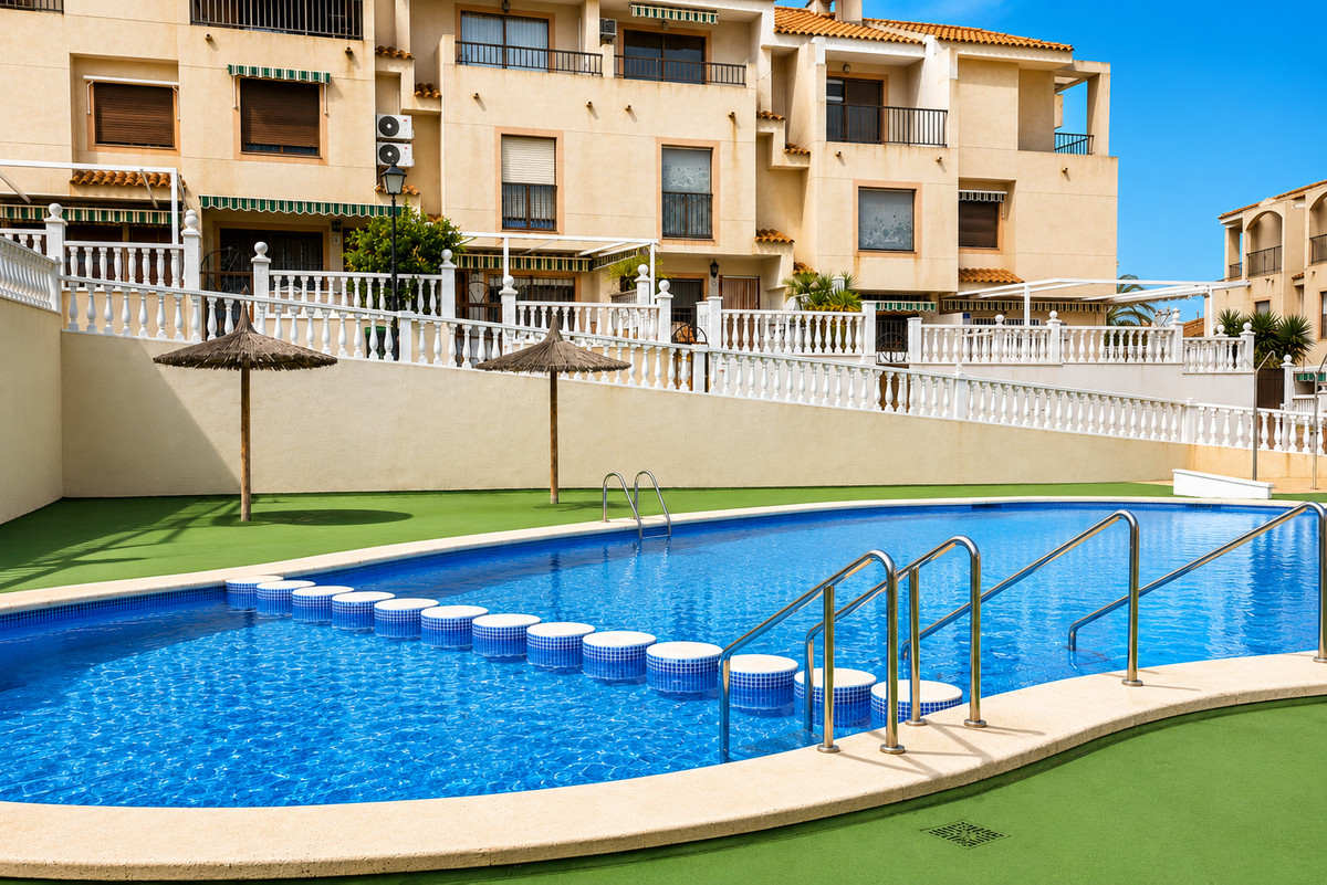 For sale - 5 Bedroom 2 Bathroom House - Townhouse in Guardamar del Segura - Guardamar del Segura Centro  - Alicante