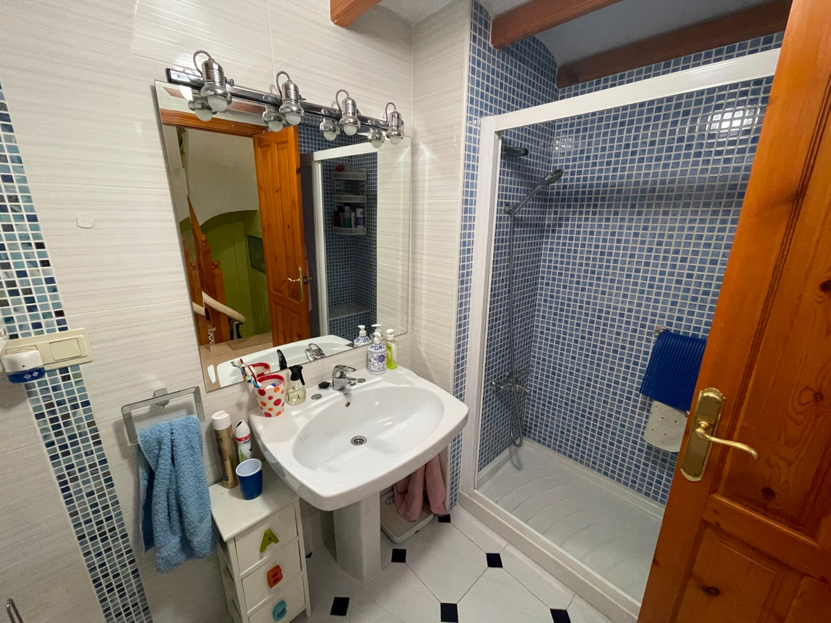 For sale - 5 Bedroom 2 Bathroom House - Townhouse in Guardamar del Segura - Guardamar del Segura Centro  - Alicante