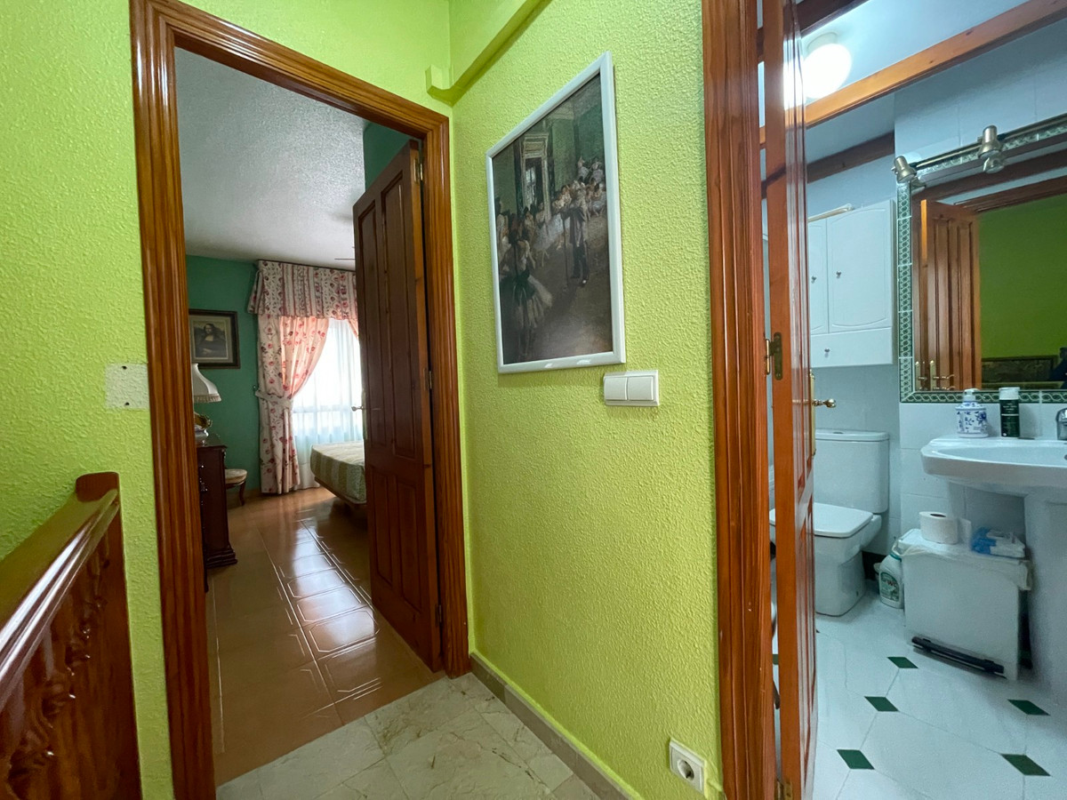 For sale - 5 Bedroom 2 Bathroom House - Townhouse in Guardamar del Segura - Guardamar del Segura Centro  - Alicante