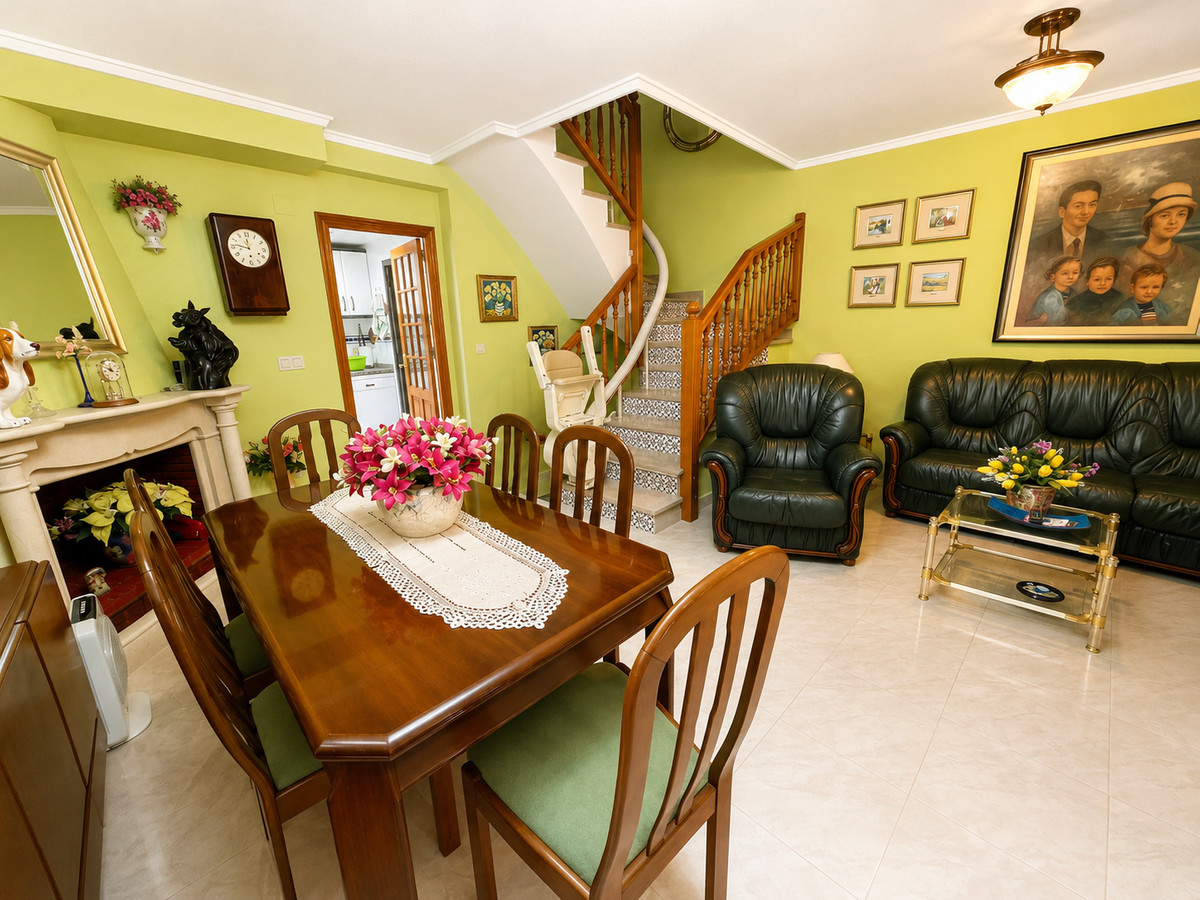 For sale - 5 Bedroom 2 Bathroom House - Townhouse in Guardamar del Segura - Guardamar del Segura Centro  - Alicante