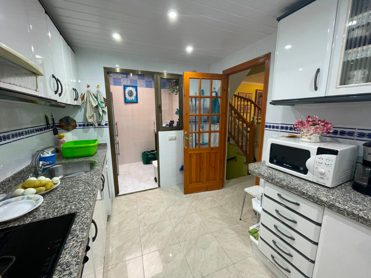 For sale - 5 Bedroom 2 Bathroom House - Townhouse in Guardamar del Segura - Guardamar del Segura Centro  - Alicante