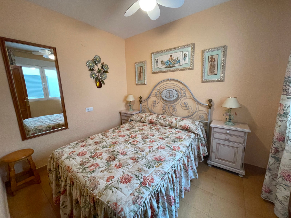 For sale - 5 Bedroom 2 Bathroom House - Townhouse in Guardamar del Segura - Guardamar del Segura Centro  - Alicante