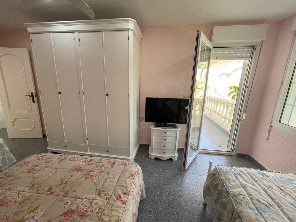 For sale - 8 Bedroom 4 Bathroom House - Detached Villa in Orihuela - Cabo Roig  - Alicante