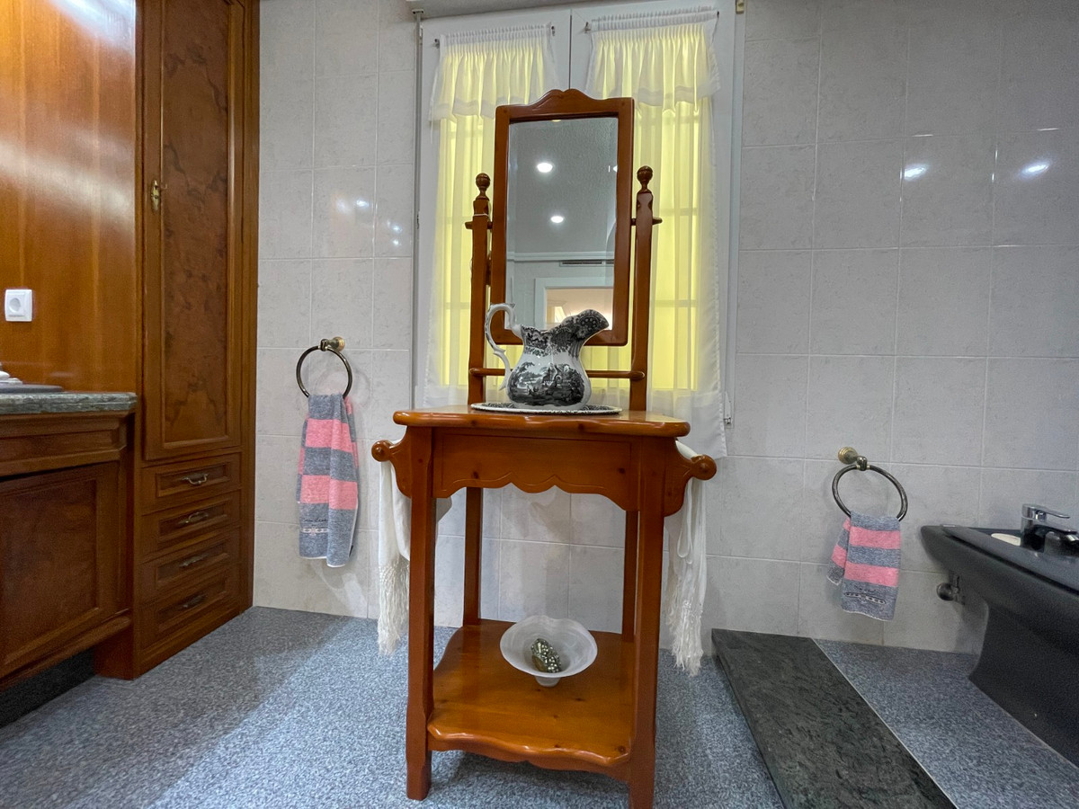 For sale - 8 Bedroom 4 Bathroom House - Detached Villa in Orihuela - Cabo Roig  - Alicante