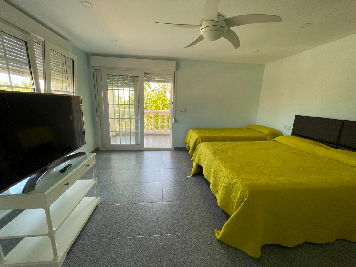 For sale - 8 Bedroom 4 Bathroom House - Detached Villa in Orihuela - Cabo Roig  - Alicante