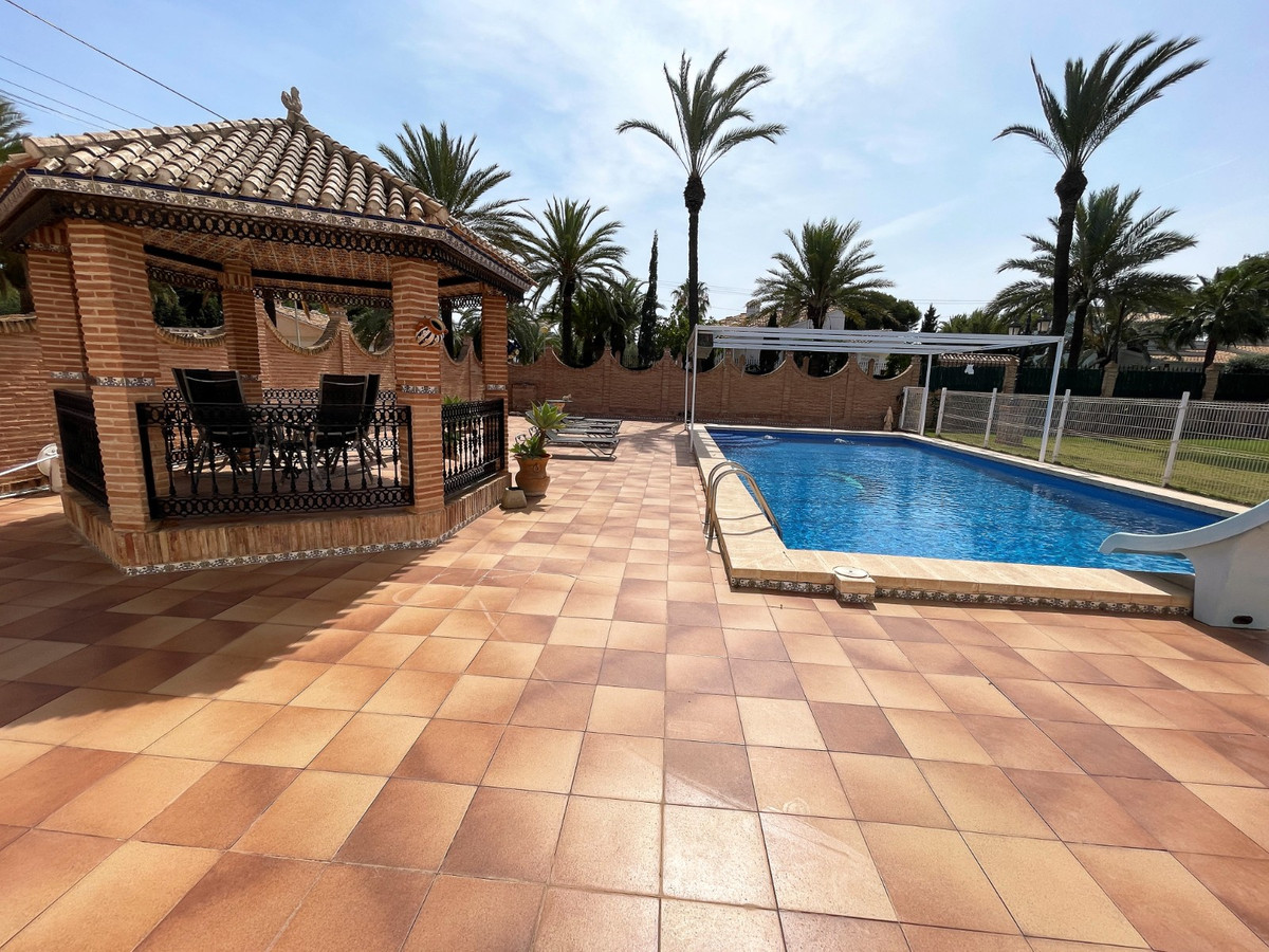 For sale - 8 Bedroom 4 Bathroom House - Detached Villa in Orihuela - Cabo Roig  - Alicante
