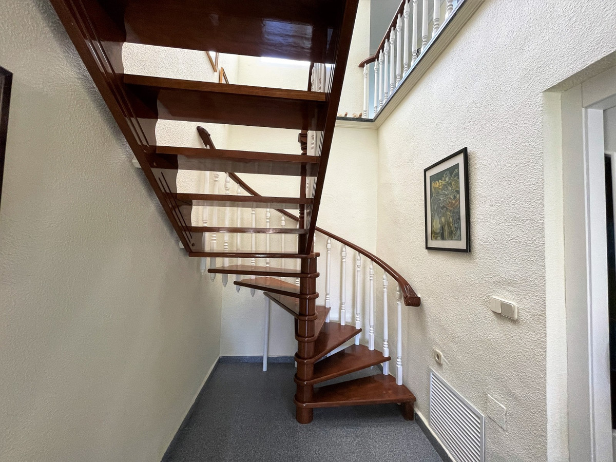 For sale - 8 Bedroom 4 Bathroom House - Detached Villa in Orihuela - Cabo Roig  - Alicante