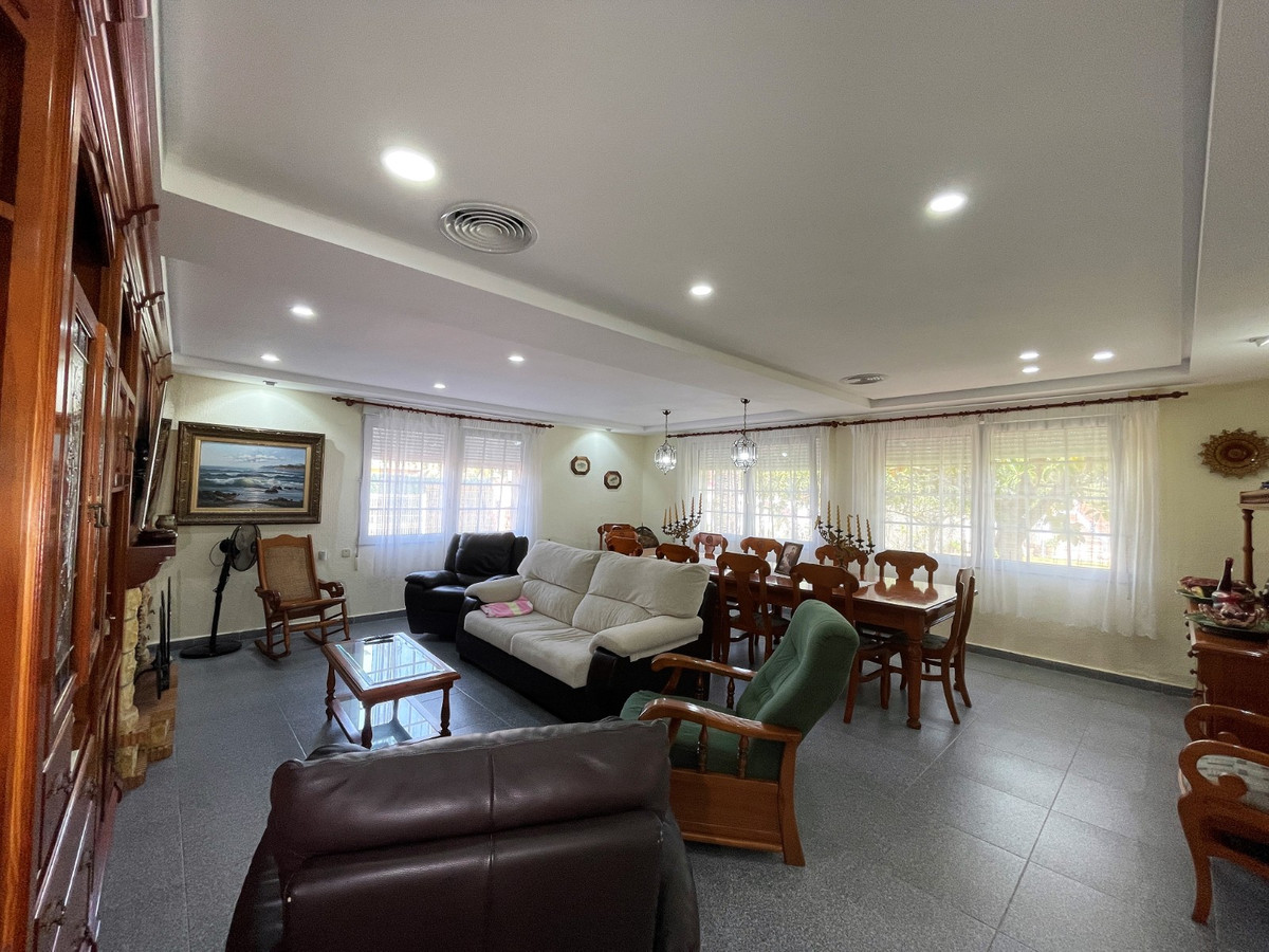 For sale - 8 Bedroom 4 Bathroom House - Detached Villa in Orihuela - Cabo Roig  - Alicante