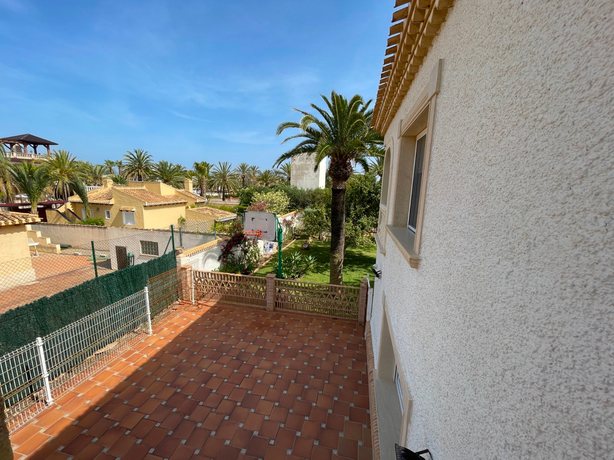 For sale - 8 Bedroom 4 Bathroom House - Detached Villa in Orihuela - Cabo Roig  - Alicante