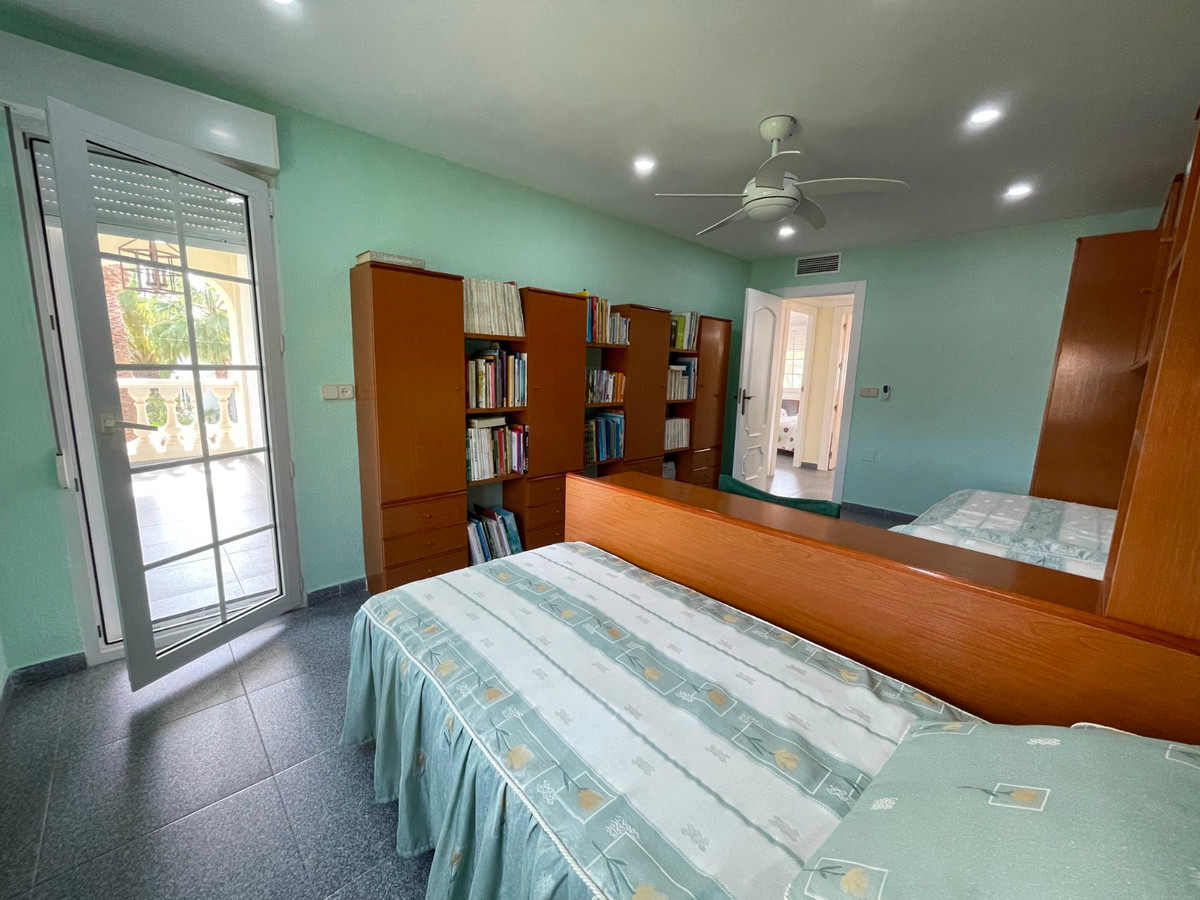 For sale - 8 Bedroom 4 Bathroom House - Detached Villa in Orihuela - Cabo Roig  - Alicante