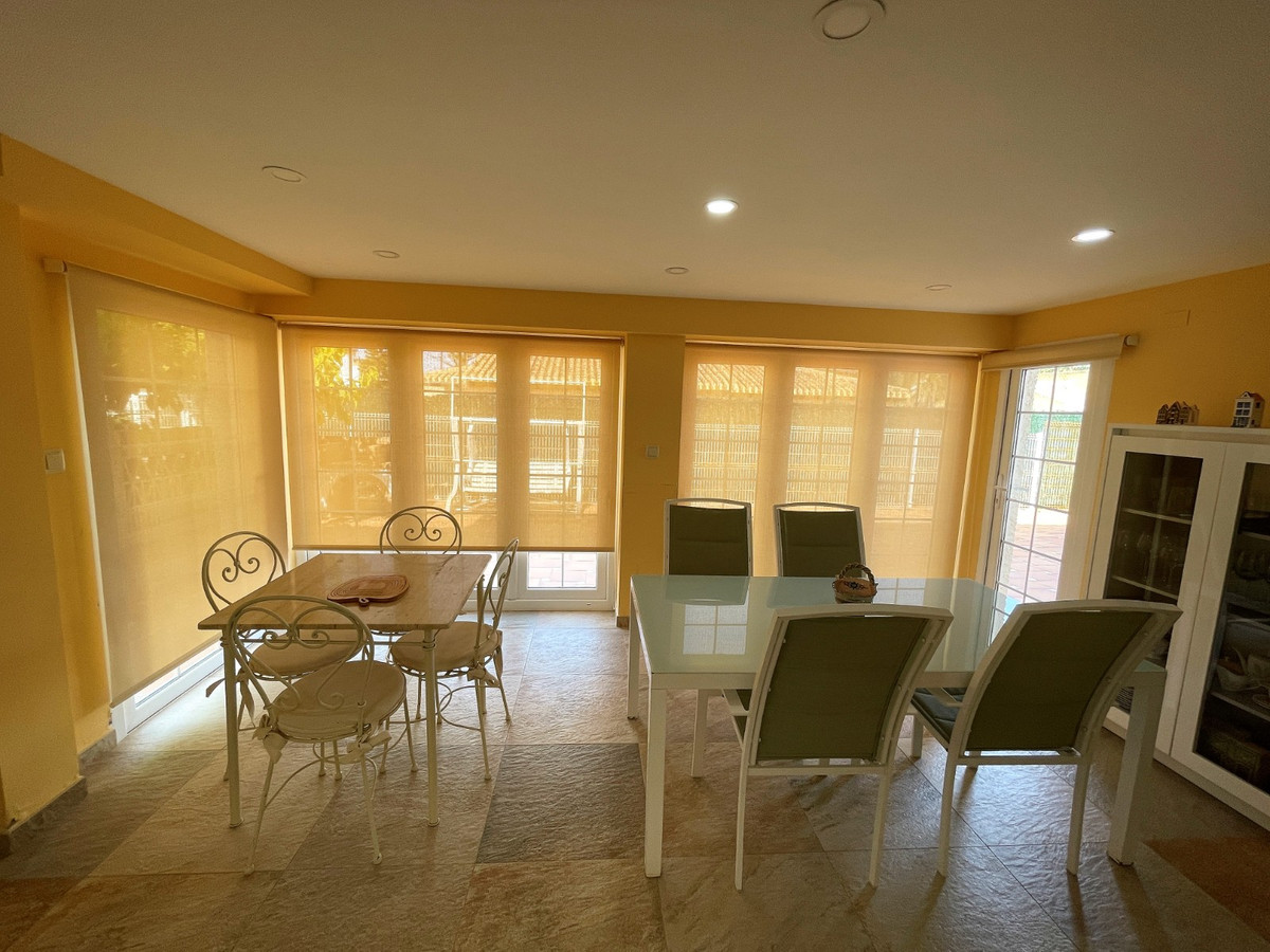 For sale - 8 Bedroom 4 Bathroom House - Detached Villa in Orihuela - Cabo Roig  - Alicante