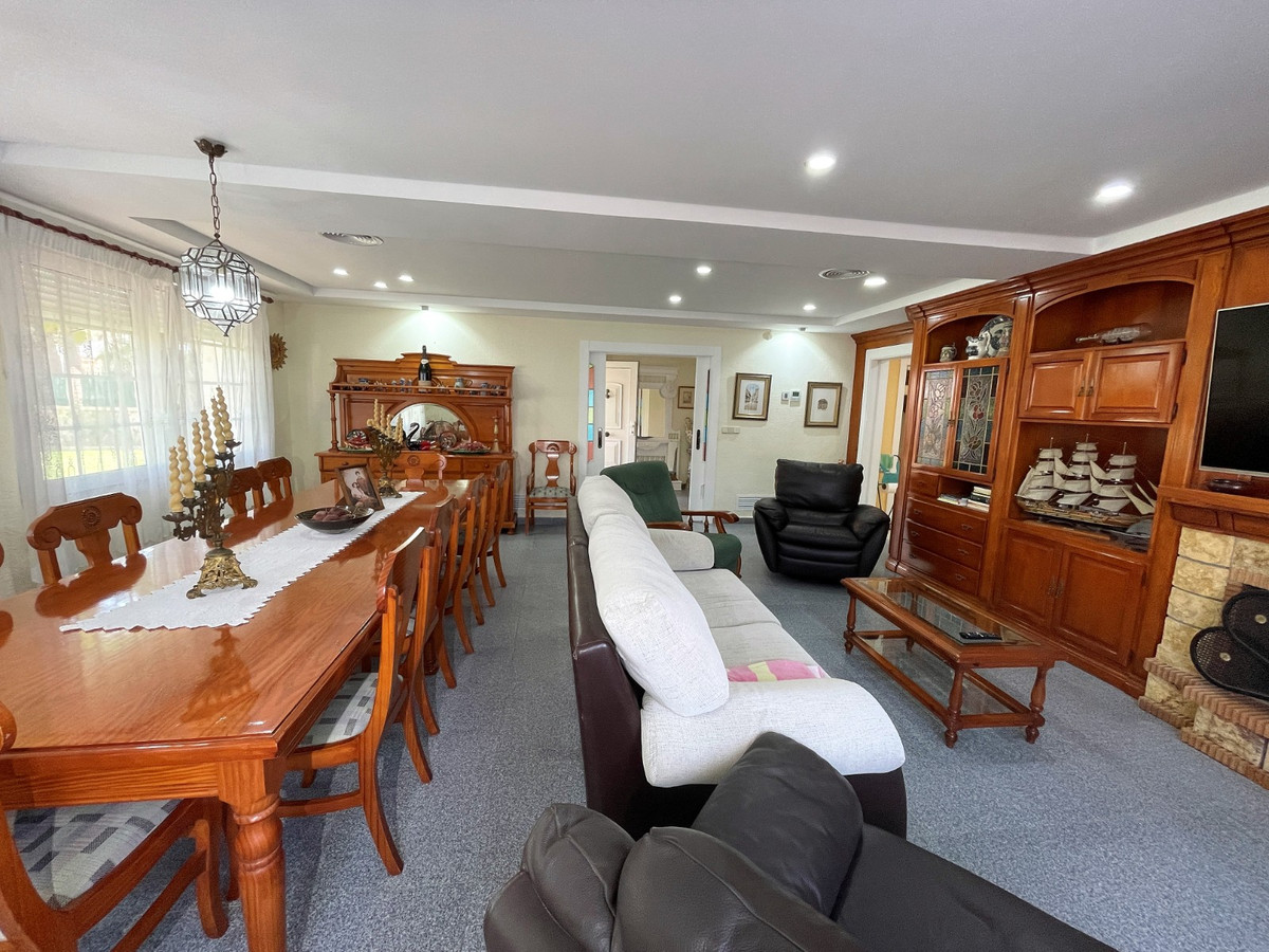 For sale - 8 Bedroom 4 Bathroom House - Detached Villa in Orihuela - Cabo Roig  - Alicante