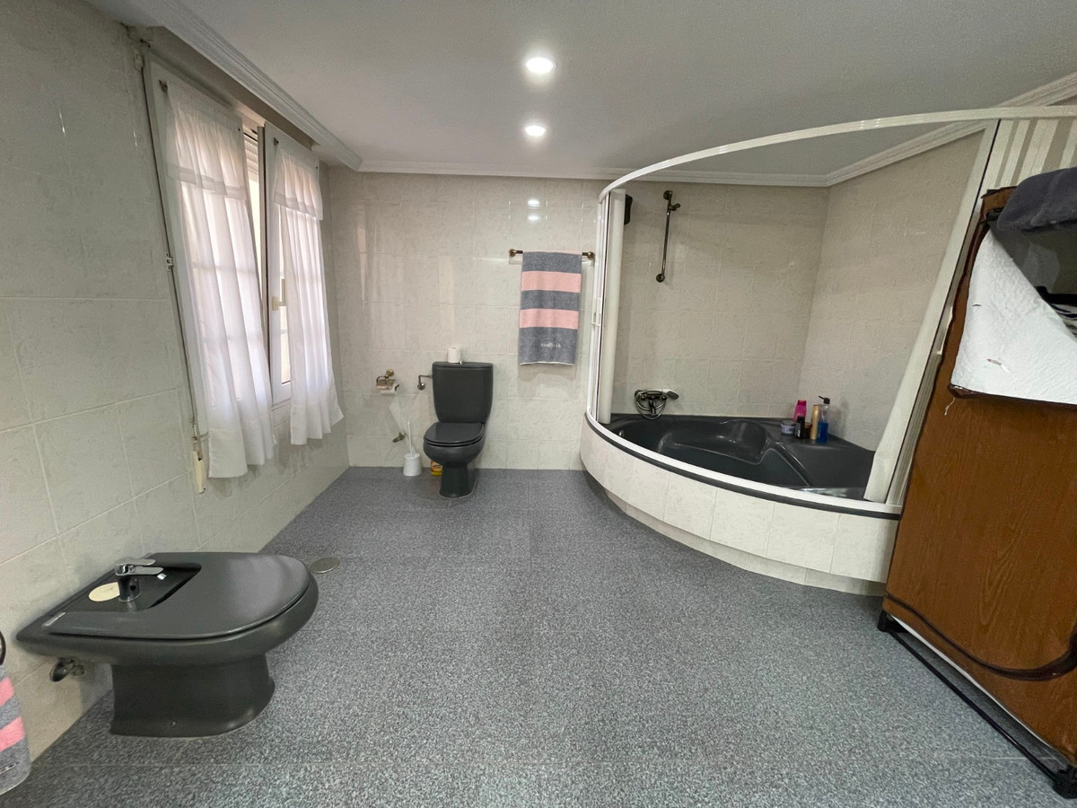 For sale - 8 Bedroom 4 Bathroom House - Detached Villa in Orihuela - Cabo Roig  - Alicante