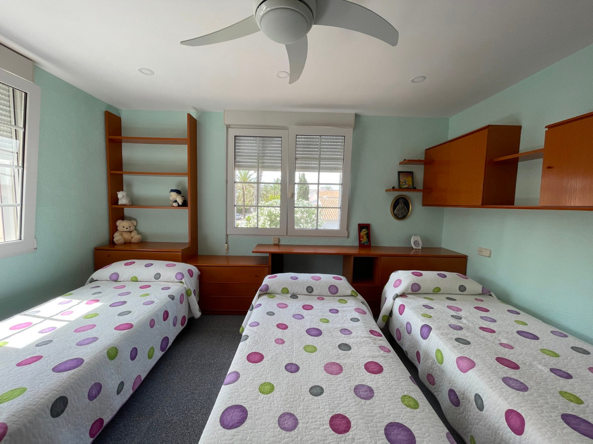 For sale - 8 Bedroom 4 Bathroom House - Detached Villa in Orihuela - Cabo Roig  - Alicante