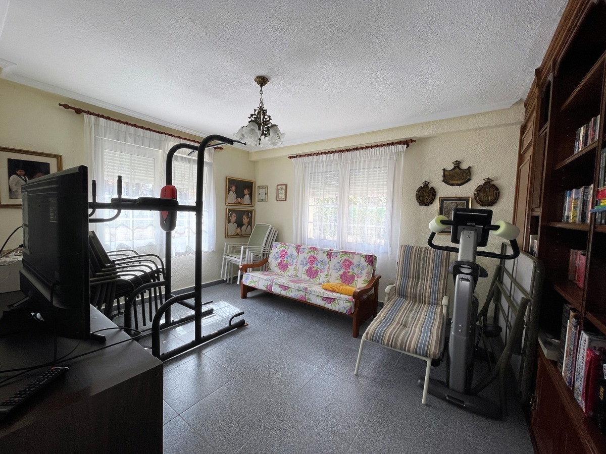 For sale - 8 Bedroom 4 Bathroom House - Detached Villa in Orihuela - Cabo Roig  - Alicante