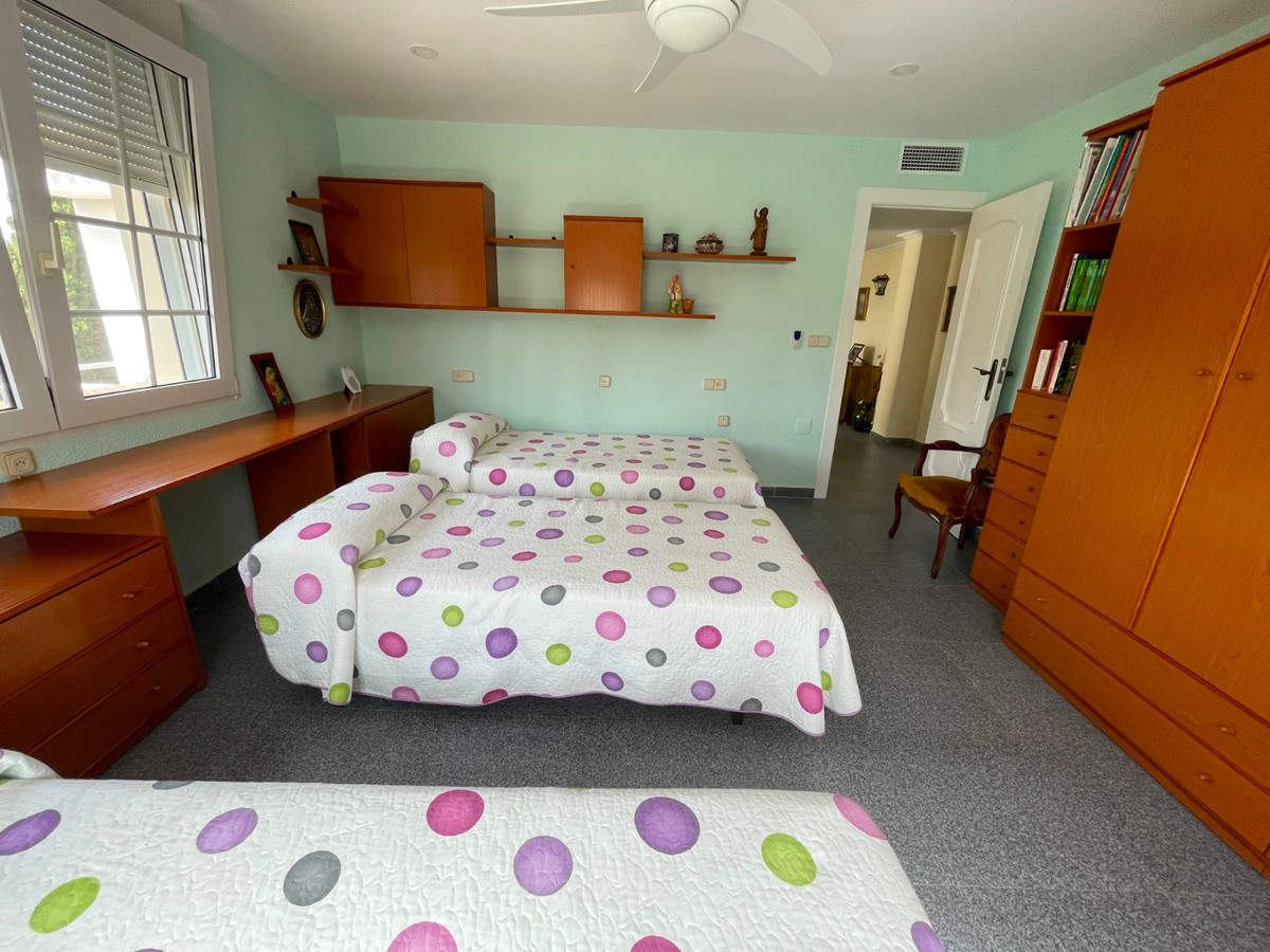 For sale - 8 Bedroom 4 Bathroom House - Detached Villa in Orihuela - Cabo Roig  - Alicante