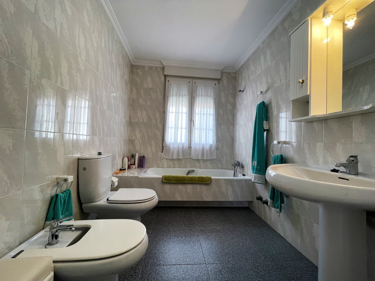 For sale - 8 Bedroom 4 Bathroom House - Detached Villa in Orihuela - Cabo Roig  - Alicante