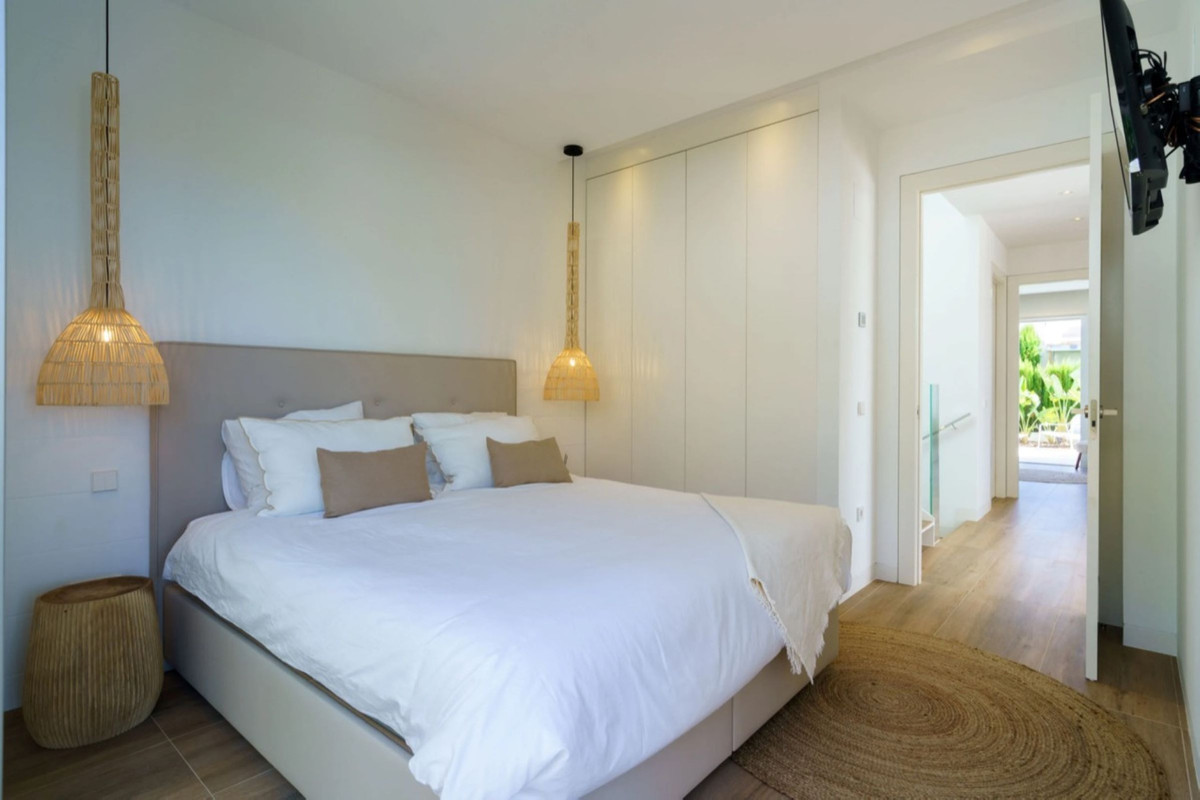 For sale - 5 Bedroom 3 Bathroom House - Detached Villa in Orihuela - Las Colinas Golf  - Alicante