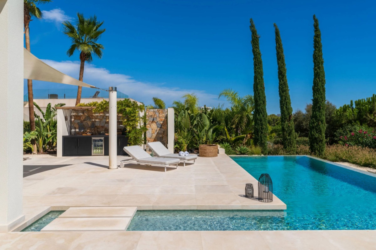 For sale - 5 Bedroom 3 Bathroom House - Detached Villa in Orihuela - Las Colinas Golf  - Alicante