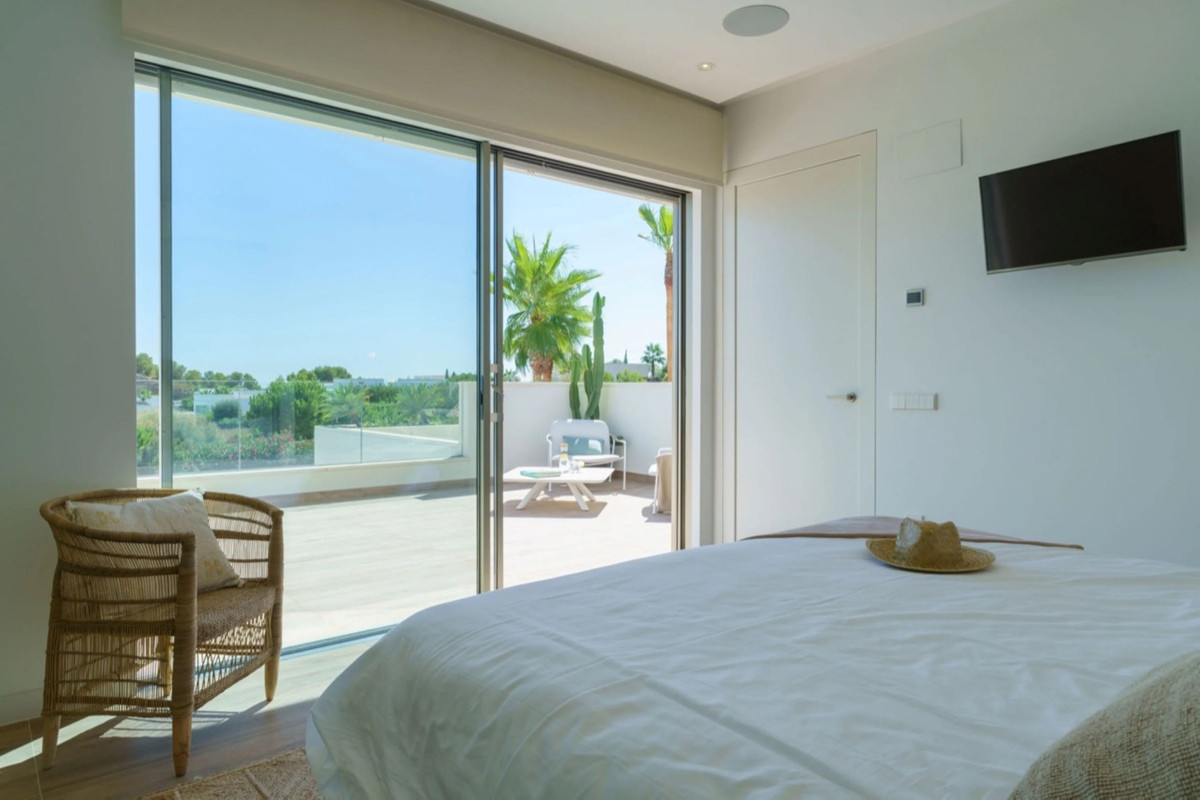 For sale - 5 Bedroom 3 Bathroom House - Detached Villa in Orihuela - Las Colinas Golf  - Alicante