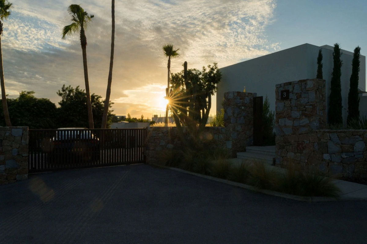 For sale - 5 Bedroom 3 Bathroom House - Detached Villa in Orihuela - Las Colinas Golf  - Alicante