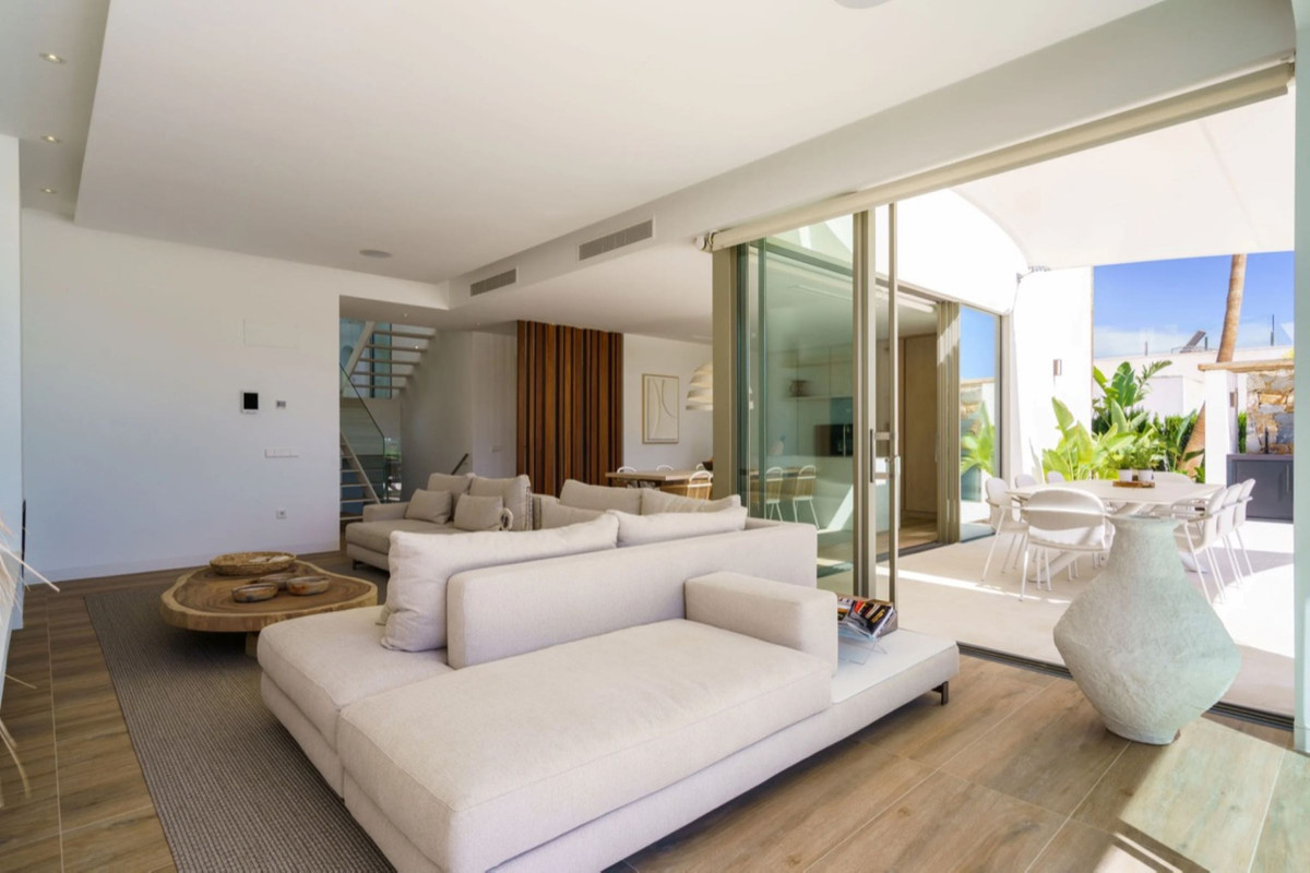 For sale - 5 Bedroom 3 Bathroom House - Detached Villa in Orihuela - Las Colinas Golf  - Alicante