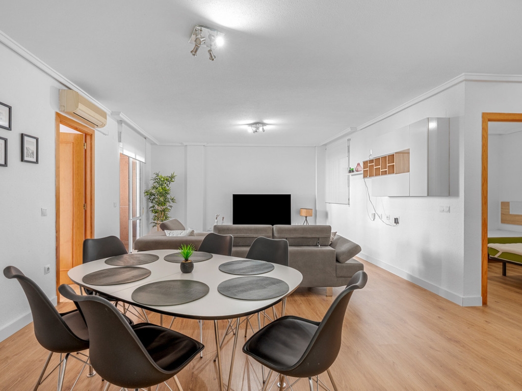 3 Bedroom 2 Bathroom Apartment - Middle Floor Apartment in Torrevieja