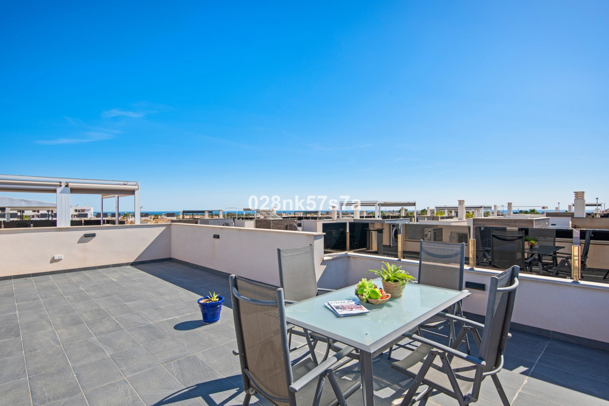 For sale - 4 Bedroom 4 Bathroom House - Detached Villa in Orihuela - Lomas De Campoamor  - Alicante