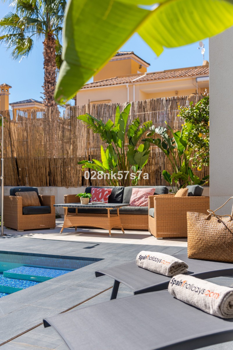 For sale - 4 Bedroom 4 Bathroom House - Detached Villa in Orihuela - Lomas De Campoamor  - Alicante