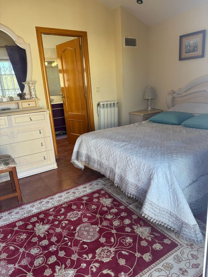 For sale - 4 Bedroom 3 Bathroom House - Detached Villa in Orihuela - La Zenia  - Alicante